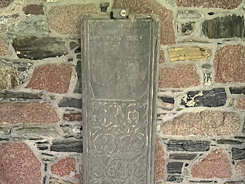 Graveslab of Angus Òg Macdonald of Islay, Iona Abbey
